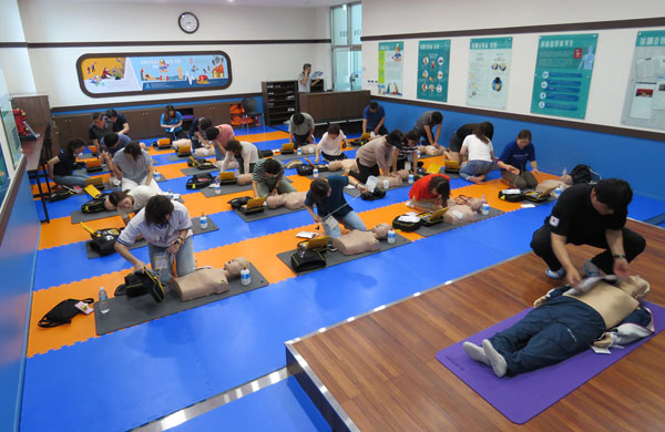 심폐소생술(CPR)ㆍ자동심장충격기(AED) 체험2